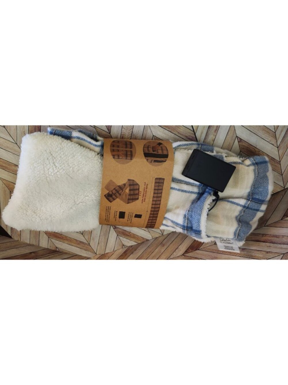 New Heated Scarf Blue White Plaid Battery Operated Hand Pockets Sherpa Lined - Picture 3 of 3